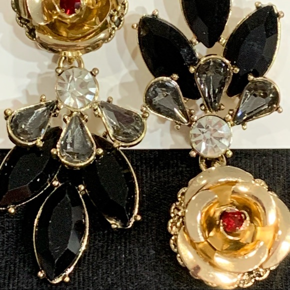 BETSEY JOHNSON Roses & Ombré Crystals DROP POST EARRINGS! Floral Mismatch Gold - Picture 2 of 6